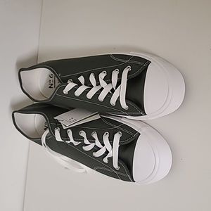 Brand new H&M Man's Essentials Canvas Sneakers Size 12 US.